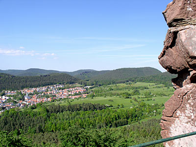 Blick von Ruine Drachenfels bei Busenberg