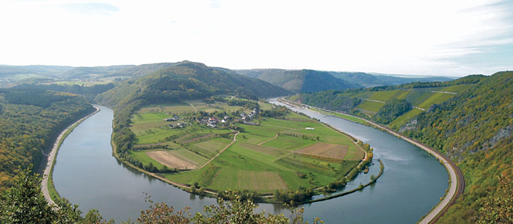 Saarschleife bei Hamm, links das Saarhölzbacher Engtal